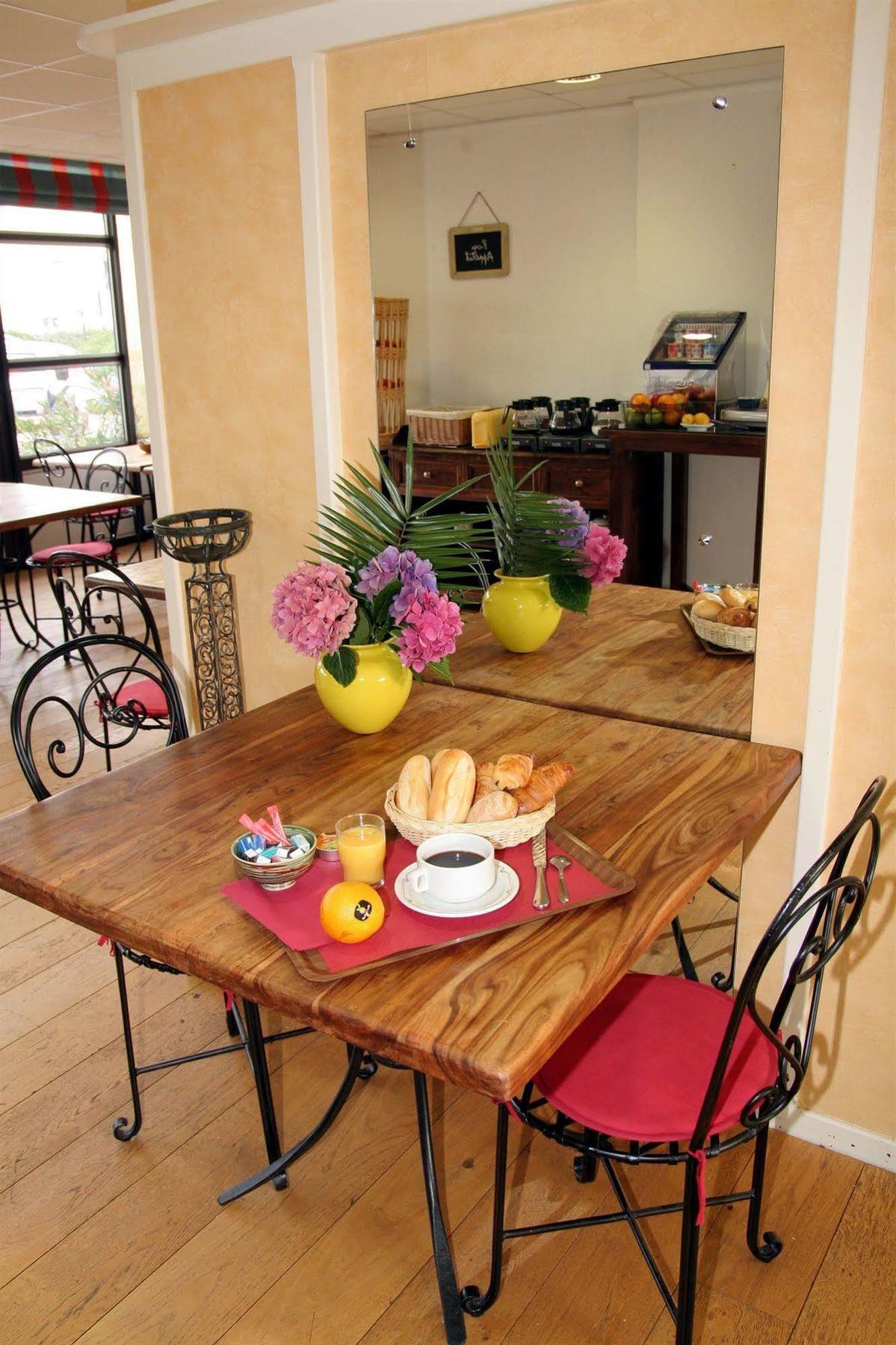 ואנה Logis Golfe Hotel מראה חיצוני תמונה